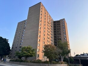 Building Photo - 1025 Hancock St