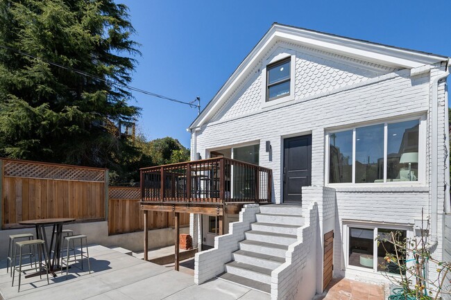 Building Photo - Corona Heights: Newly Renovated Victorian Home with EV Charging and Gorgeous Yard