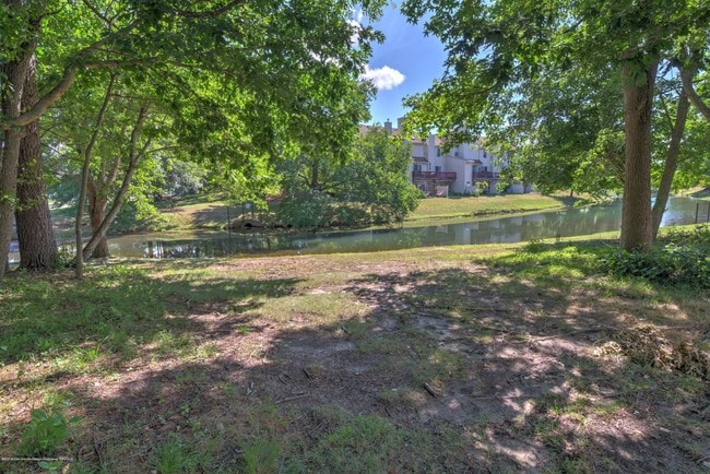 Building Photo - 143 Tanglewood Pl