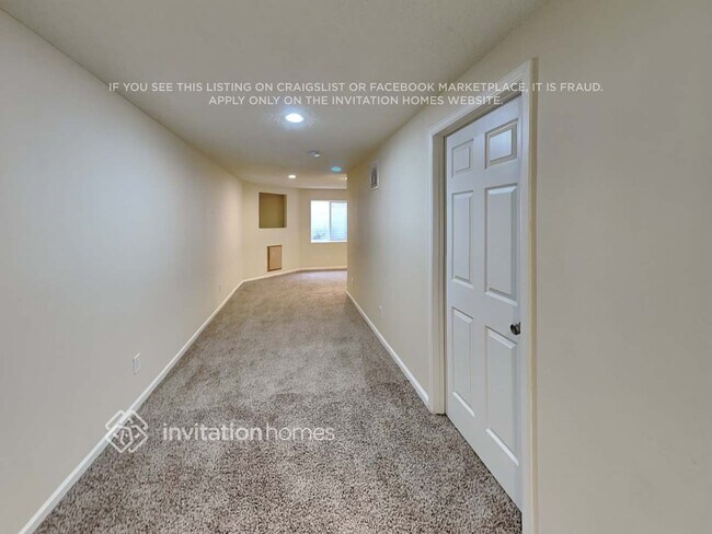 Building Photo - 874 Descendant Dr