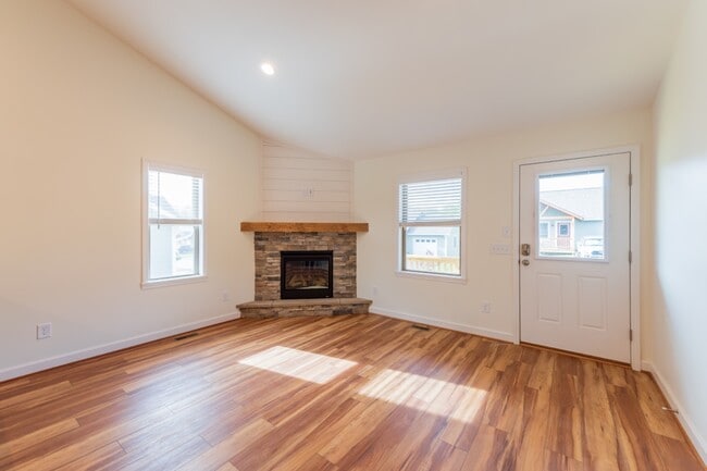 Building Photo - 149 Ava Wy