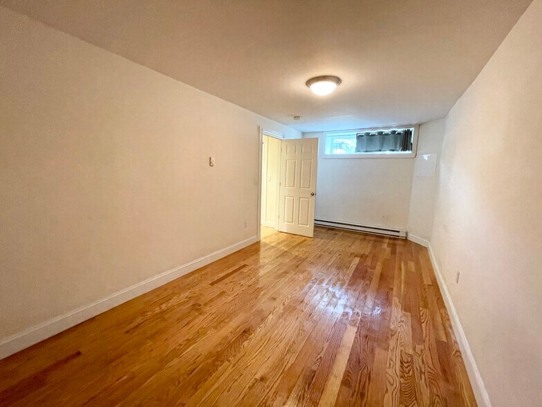 Building Photo - 100 L St