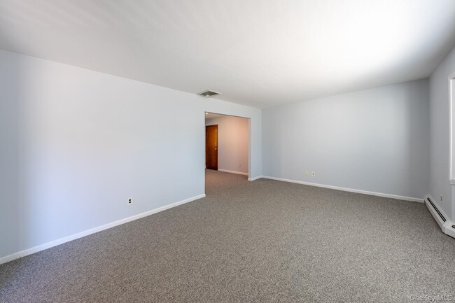 Building Photo - 831 Sycamore Ave