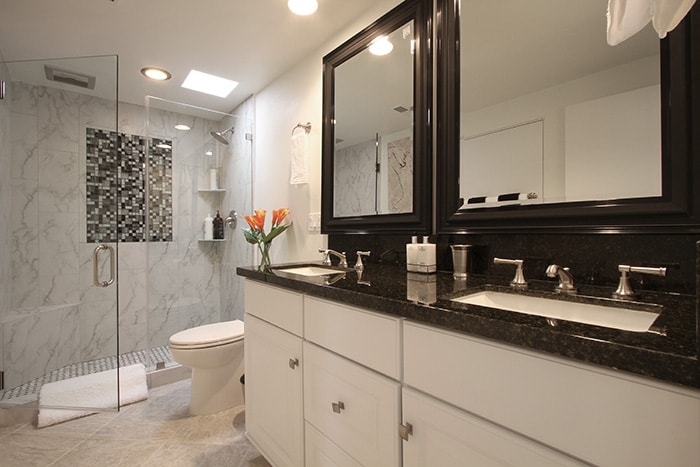 Upgraded Ba w/ walk-in shower - 78130 Cortez Ln