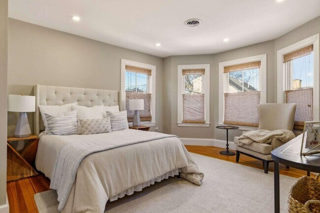 Building Photo - 115 Court St