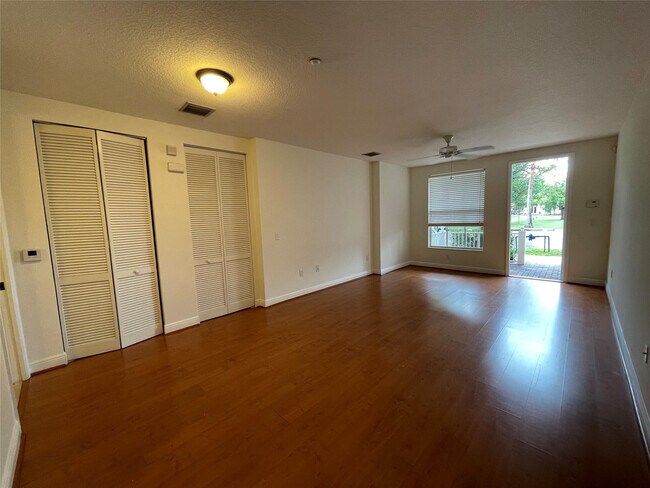 Building Photo - 1304 SW 3rd Ct
