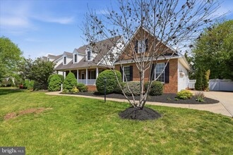 Building Photo - 102 Bramble Ct