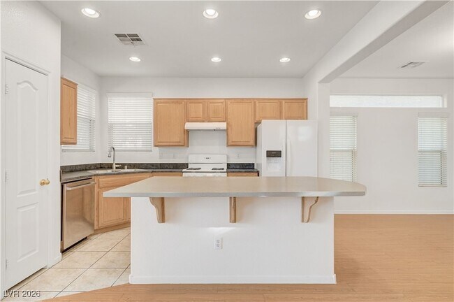 Building Photo - 9260 Pembrook Falls Ave