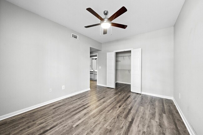 Building Photo - Modern, Pet-Friendly, and Priced Right!