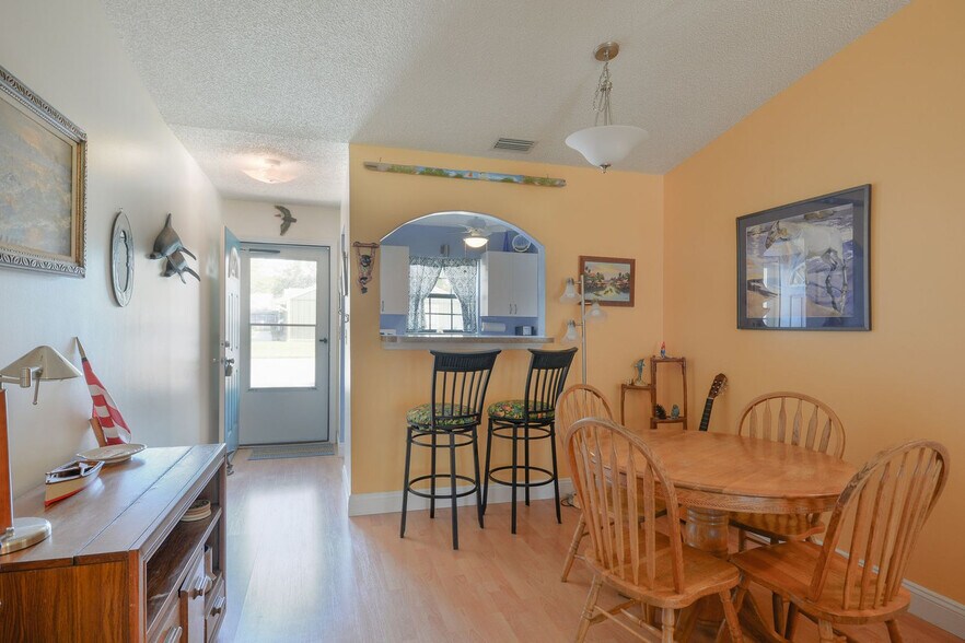 Building Photo - 1152 Fairvilla Dr