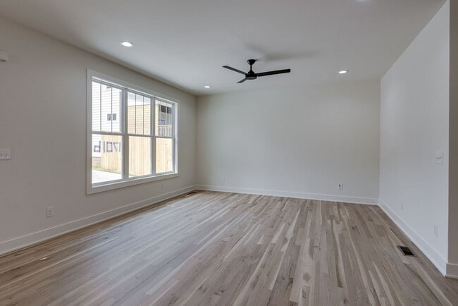 Building Photo - Bright + Modern 4BR in Walkable Inglewood — Available Dec 1