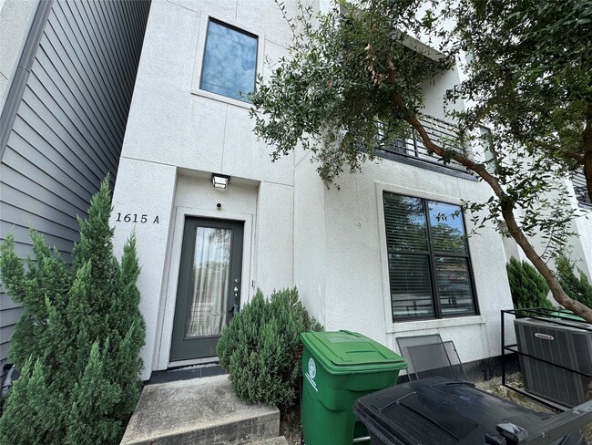 Building Photo - 1615 Milby St