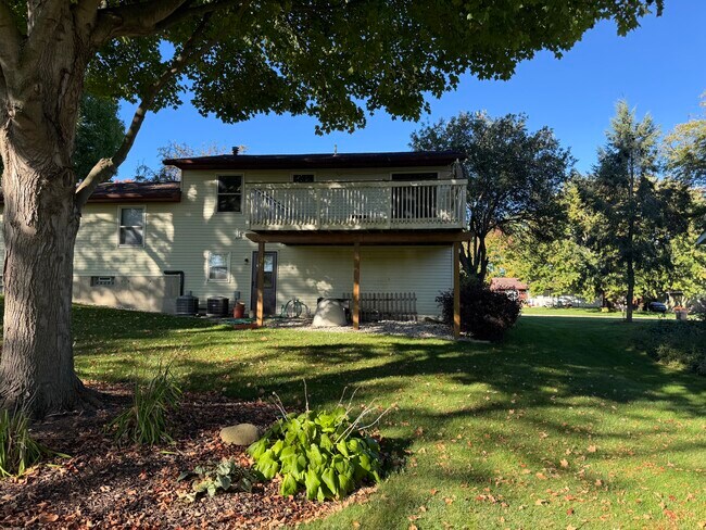 Building Photo - 6102 Campus Park Dr SE