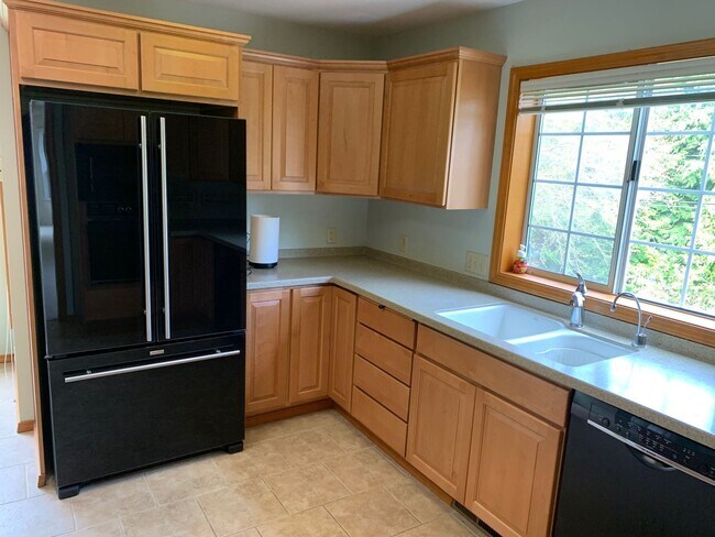 Building Photo - Well maintained 3 bed 2 bath rambler home in quiet Zenith neighborhood in Des Moines