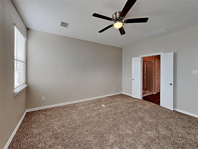 Building Photo - 300 Hackberry St