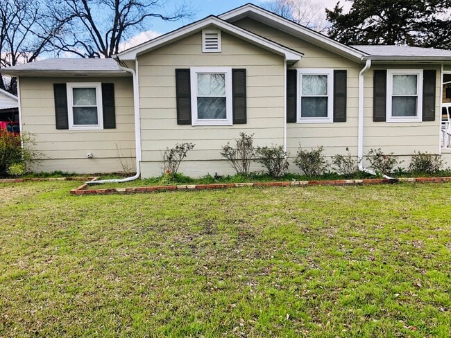 Primary Photo - 1301 Greenbrier Dr