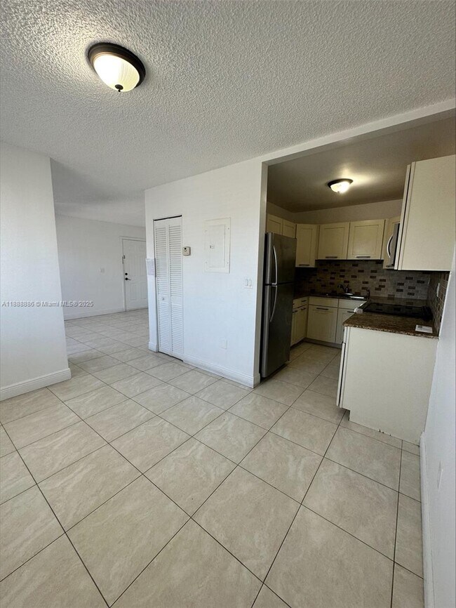 Building Photo - 6214 SW 131st Ct