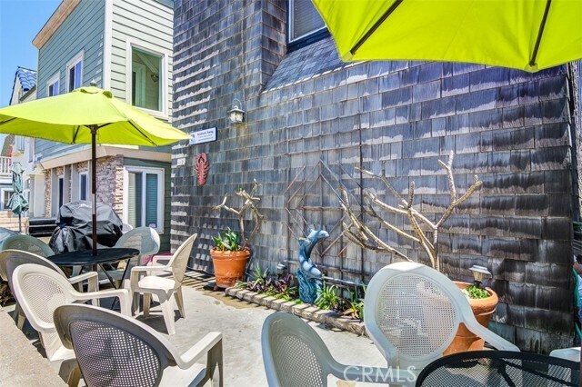 Building Photo - 112 31st St