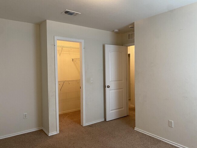 Building Photo - 18101 Viento Dr