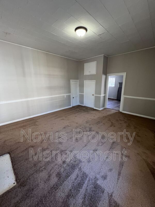 Building Photo - 302 Cedar St