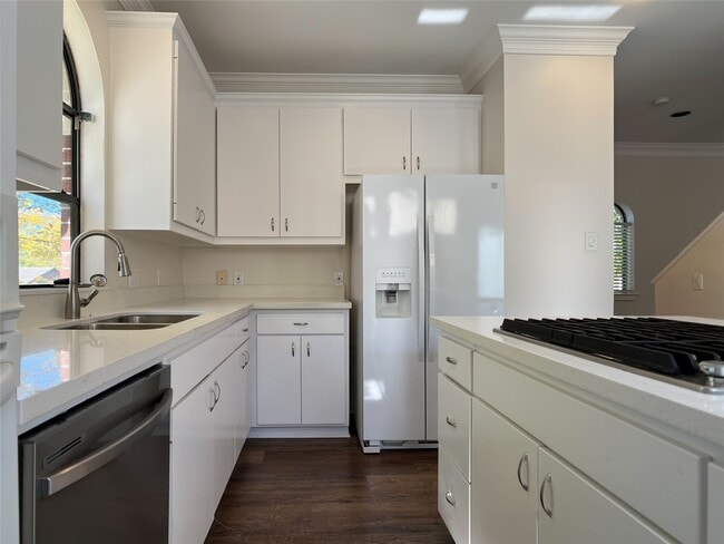 Building Photo - 5899 Fairdale Ln