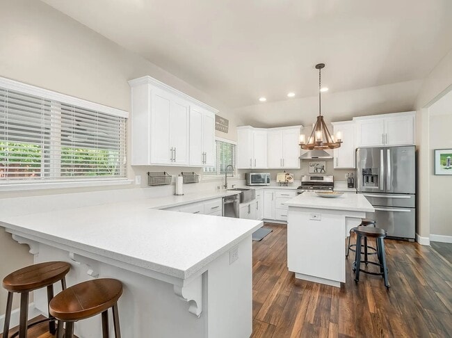 Building Photo - Beautifully Updated North Fresno 3/3