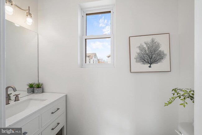 Building Photo - 703 Preston Ave