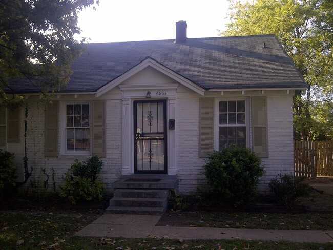 Primary Photo - Cute 2/1 just a mile from Overton Park!