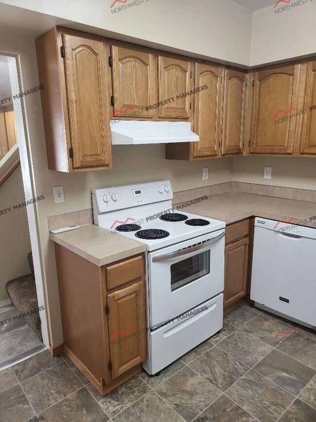 Building Photo - STATUS: *AVAILABLE* | R28 | $1895 + $100 FLAT RATE FOR W/S