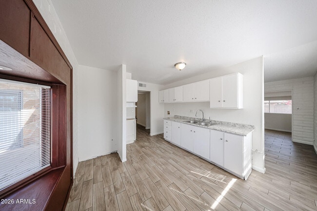 Building Photo - 3119 W Country Gables Dr