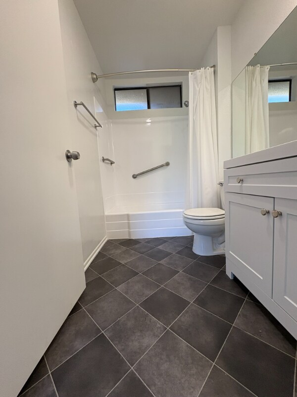 Building Photo - 6400 Kraft Ave