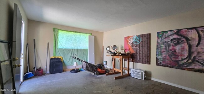 Building Photo - 154 N Hibbert