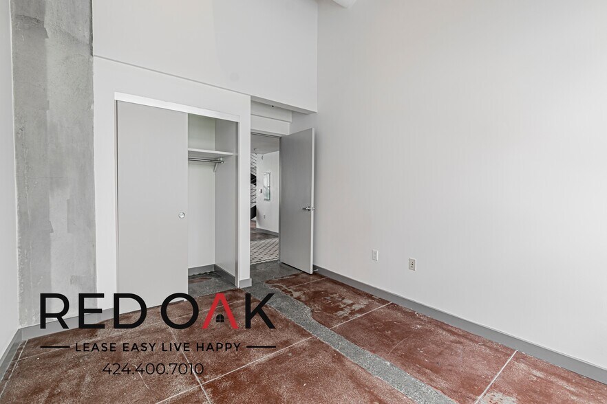 Building Photo - 430 S Broadway