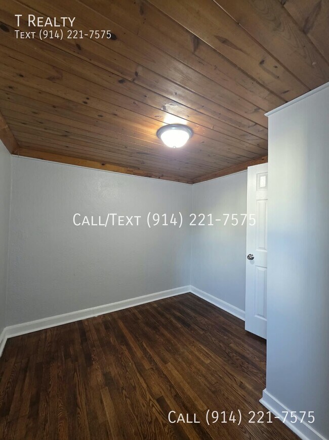 Building Photo - 14 Thurman St
