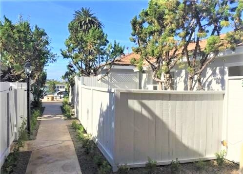 Building Photo - 325 Los Olivos