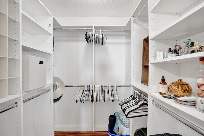 Building Photo - 9841 NW 9th Ct