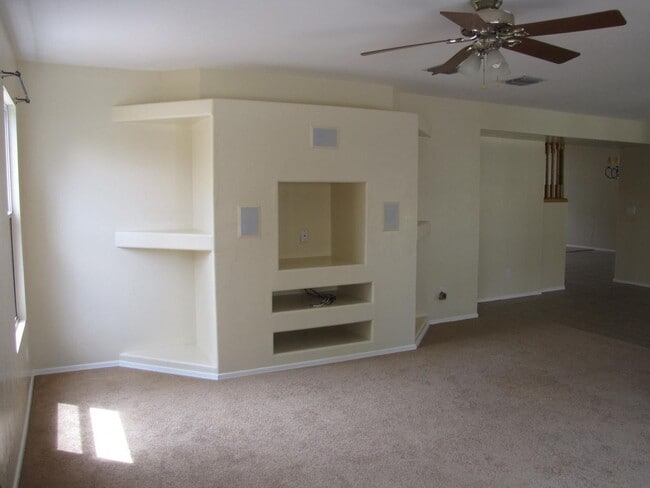 Building Photo - $500 OFF FIRST MONTHS FULL RENT!