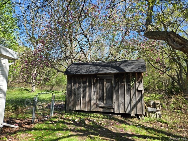 Building Photo - 542 W Broadway