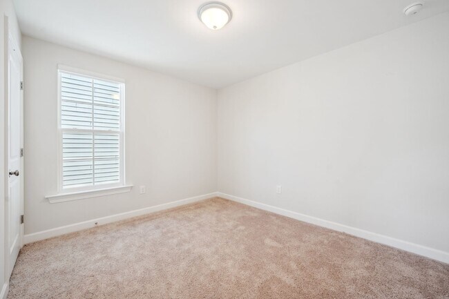Building Photo - 268 Pansy Pk
