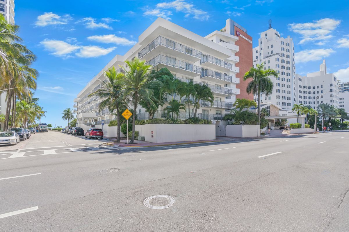 Building Photo - 4141 Collins Ave