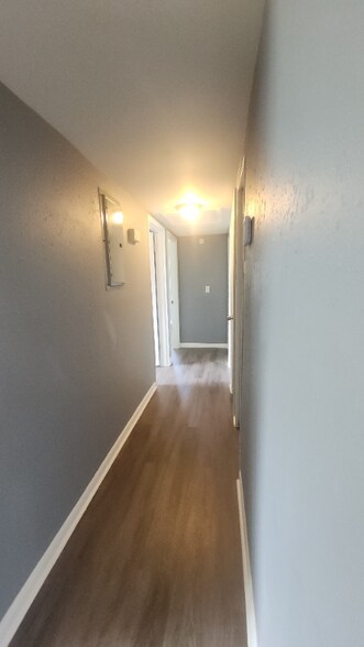 Building Photo - 2625 Kershaw Dr W