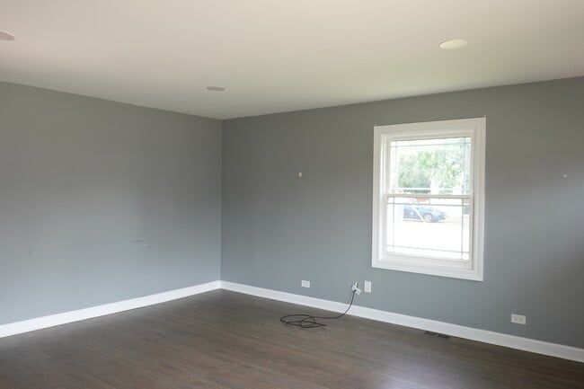 Building Photo - 256 N Slusser St