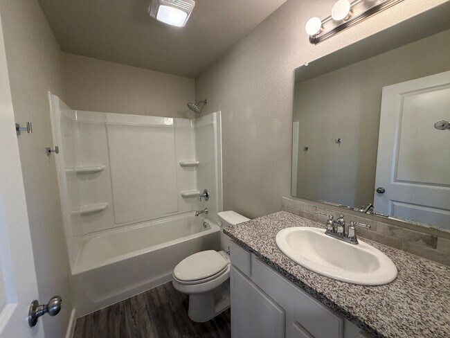Building Photo - Pre leasing for July: 3/2 located in Upland Crossing!