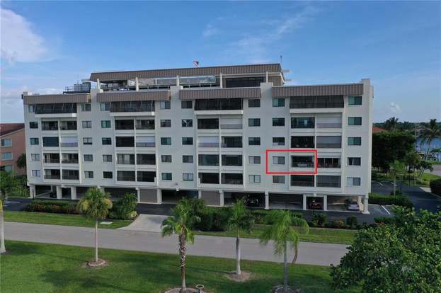 Building Photo - 1500 Park Beach Cir
