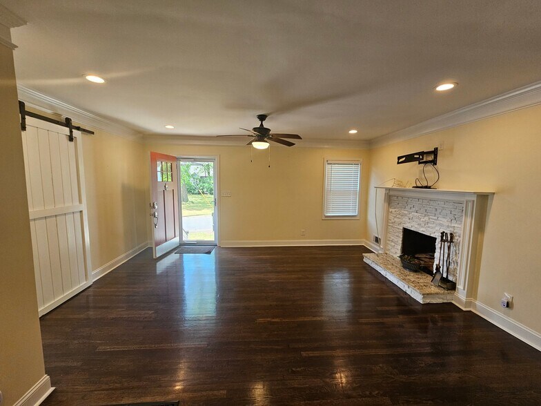 Building Photo - 276 Frasier St SE