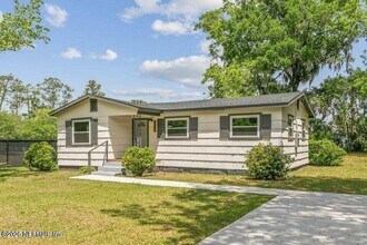 Building Photo - 2389 Hilly Rd