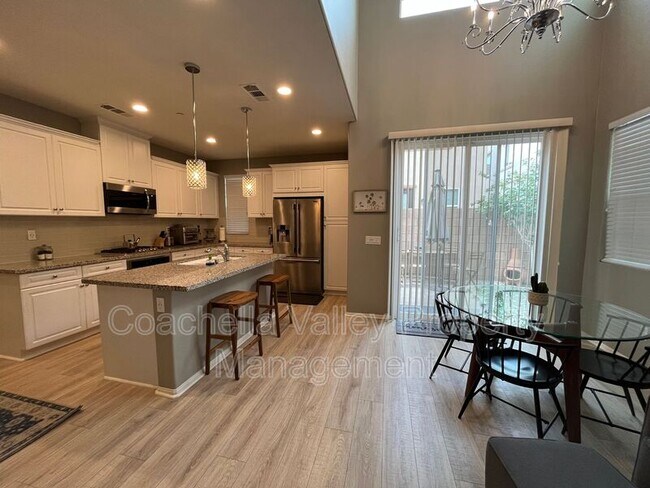 Building Photo - 321 Paseo Gusto