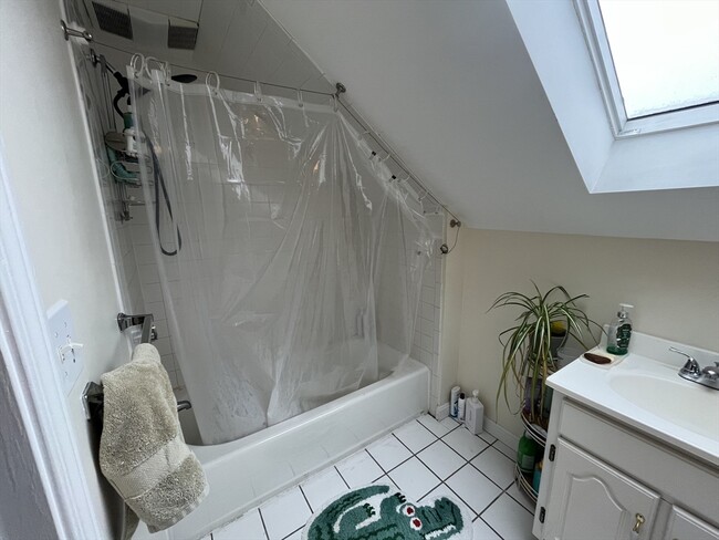 Building Photo - 52 Egerton Rd