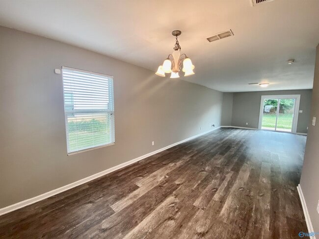 Building Photo - 3129 Lakeland Dr SW