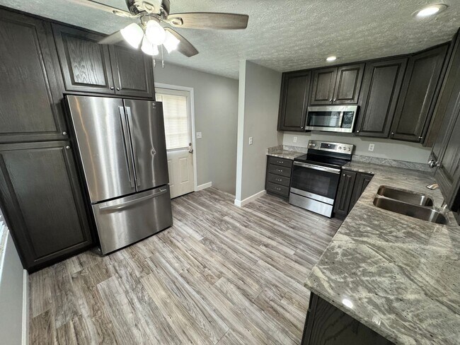 Building Photo - Spacious 4 Bedroom in Fern Creek